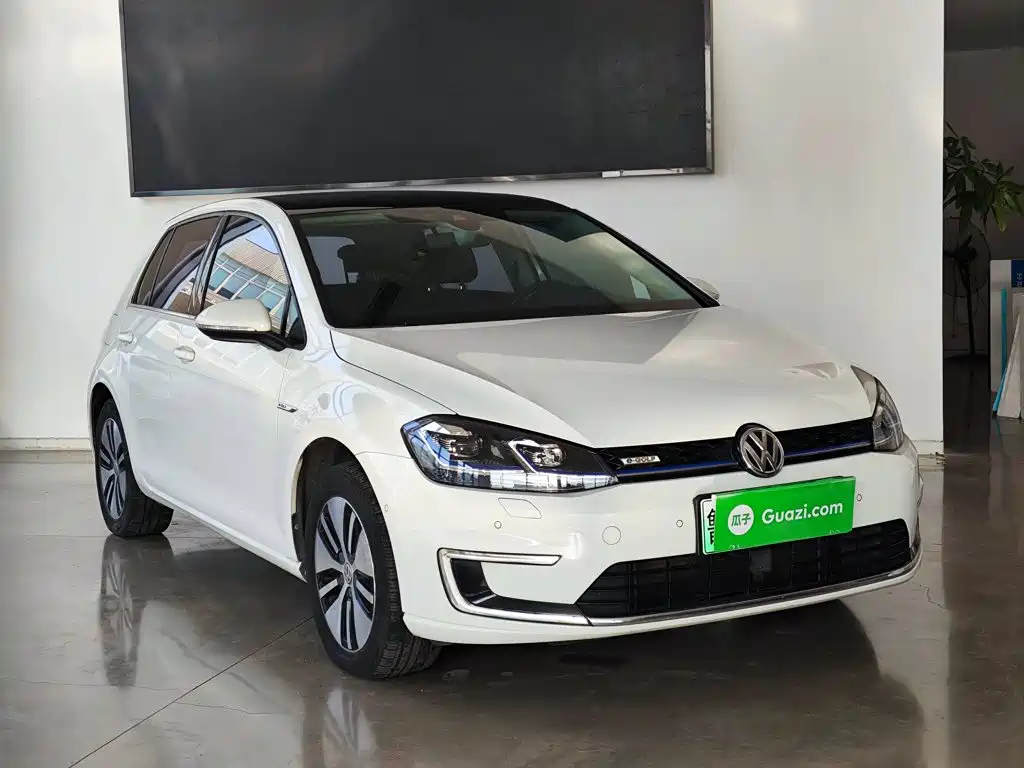 Volkswagen Golf EV — миниатюра 4