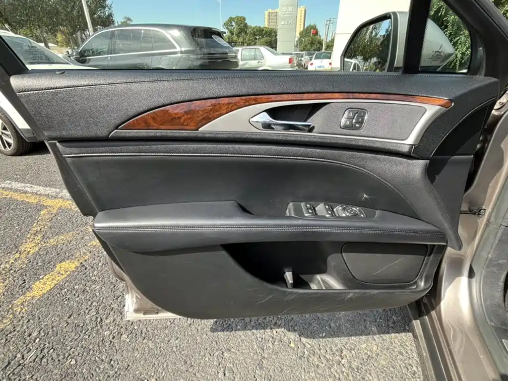 Lincoln MKZ — миниатюра 6