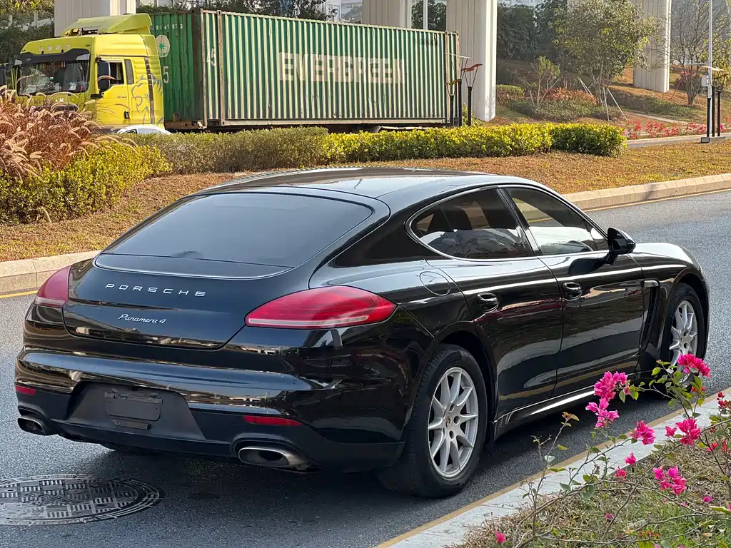Porsche Panamera 2014 Panamera 4 3.0T