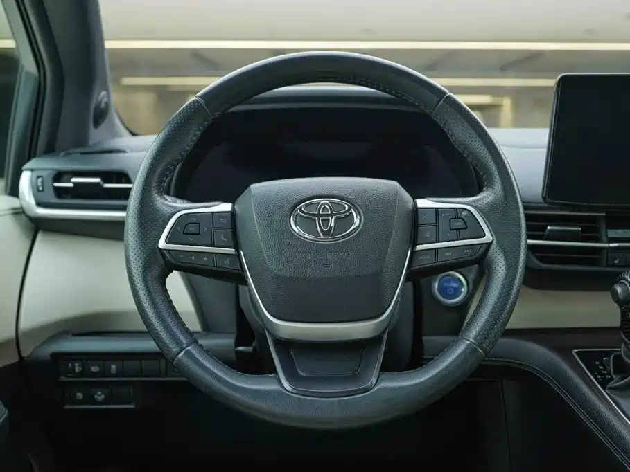 Toyota Sienna — миниатюра 17