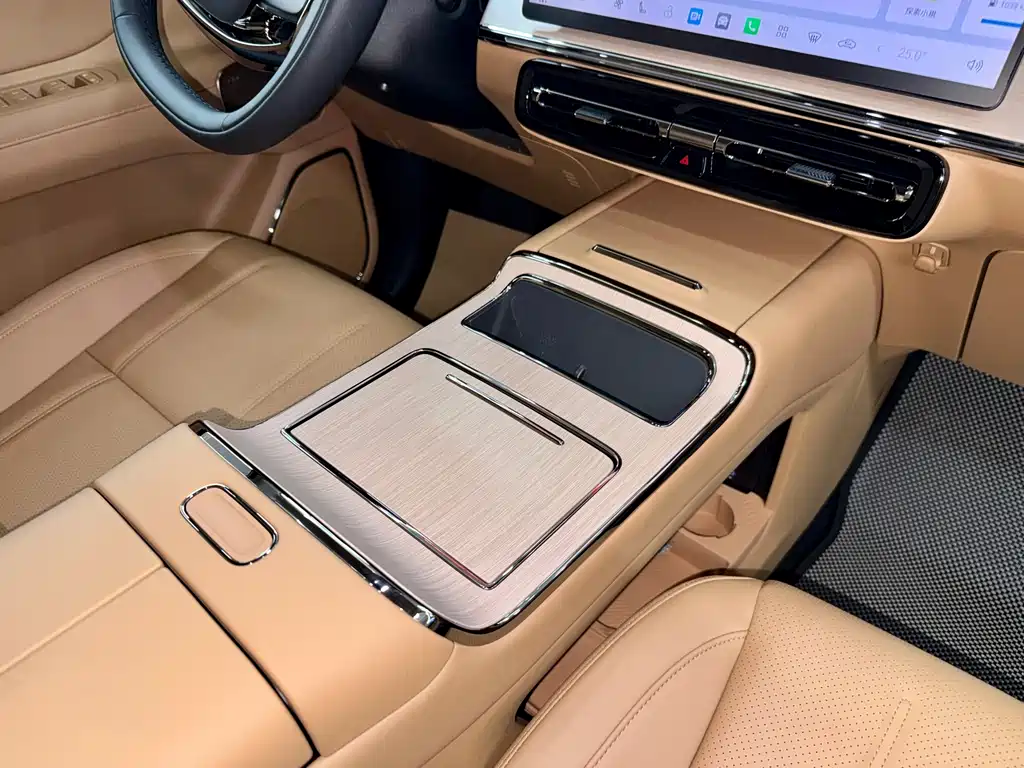 GAC Motor Trumpchi E8 PHEV — миниатюра 11