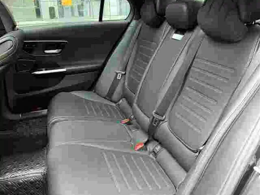 Mercedes-Benz C-Class — миниатюра 6