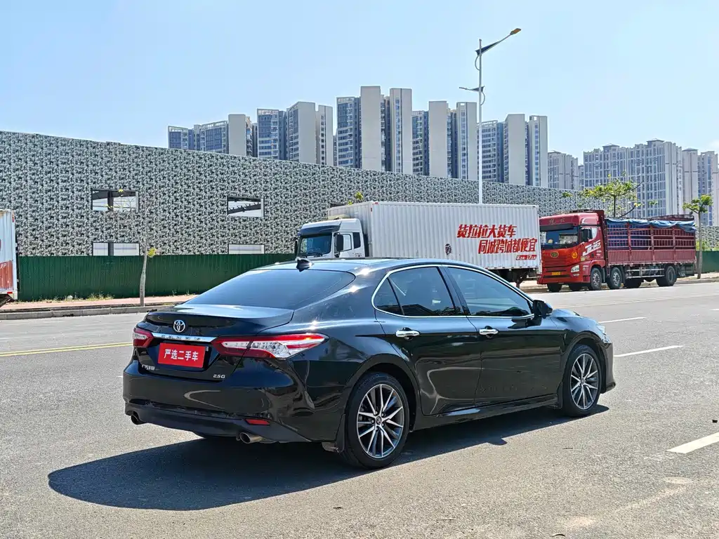 Toyota Camry — миниатюра 8