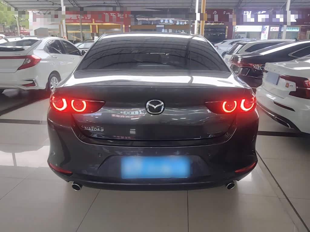Mazda Mazda3 Axela 2.0 л 2024 г. Серебристо-серый, пробег 48200 км