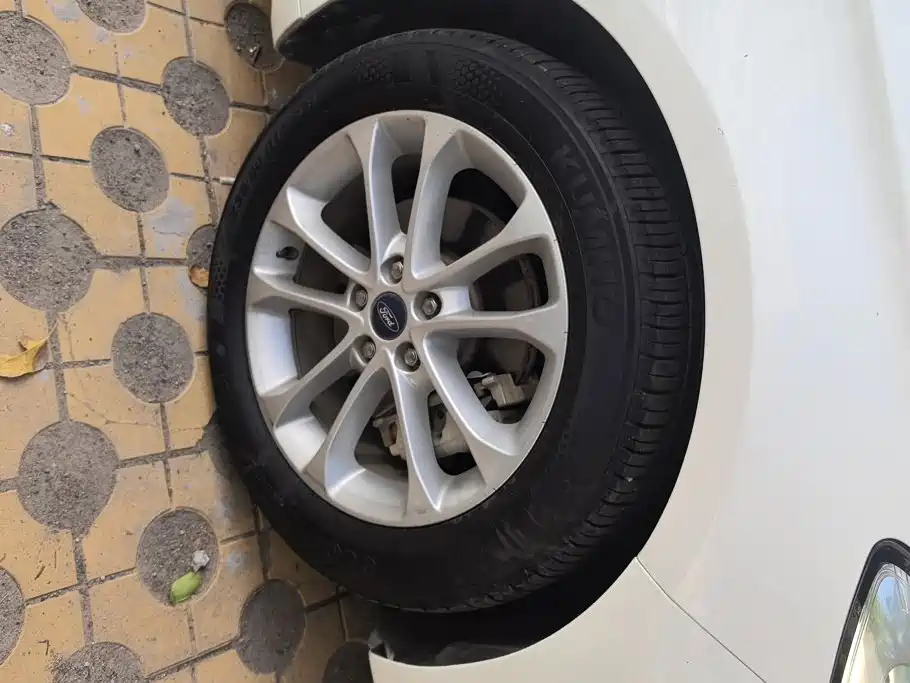 Ford Mondeo — миниатюра 6