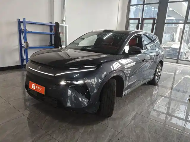 2025 BYD Tang