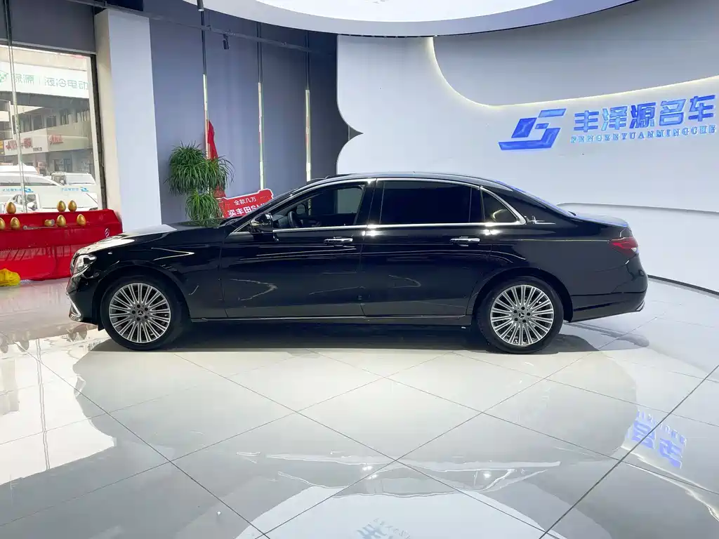 Mercedes-Benz E-Class — миниатюра 3