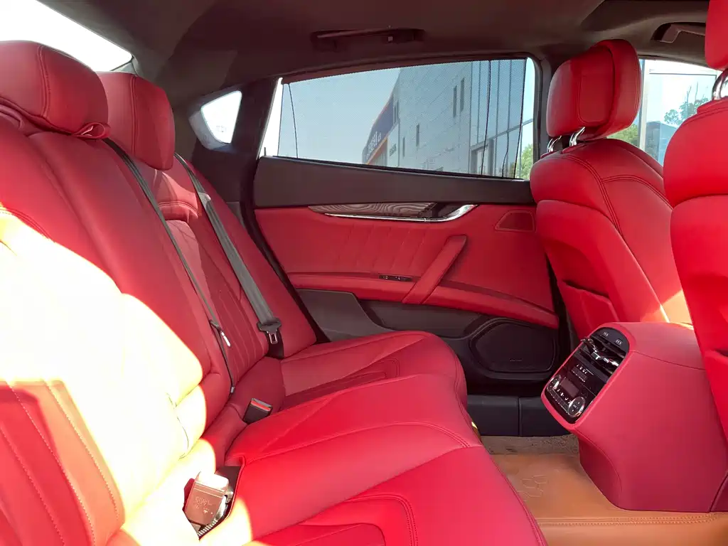Maserati Quattroporte — миниатюра 16