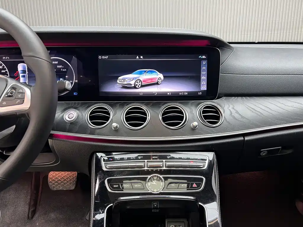 Mercedes-Benz E-Class — миниатюра 8