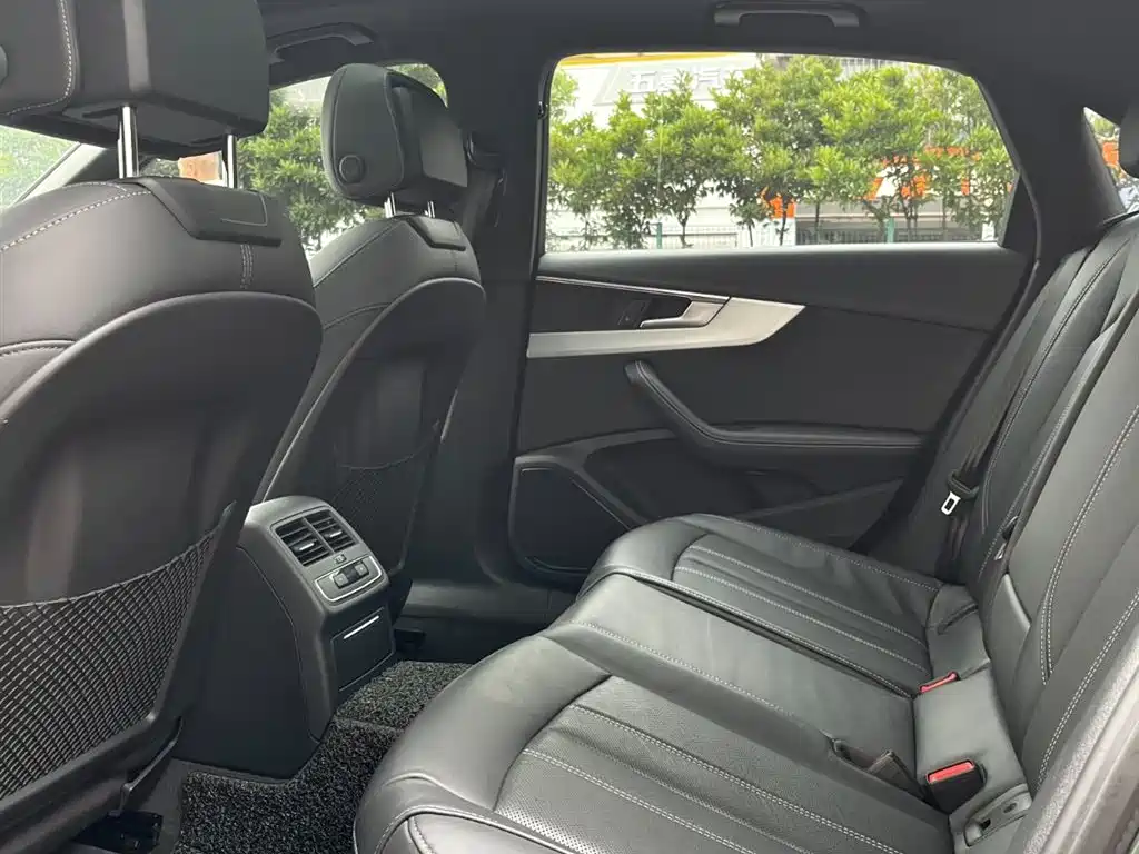 Audi A4L 2022 40 TFSI Luxury