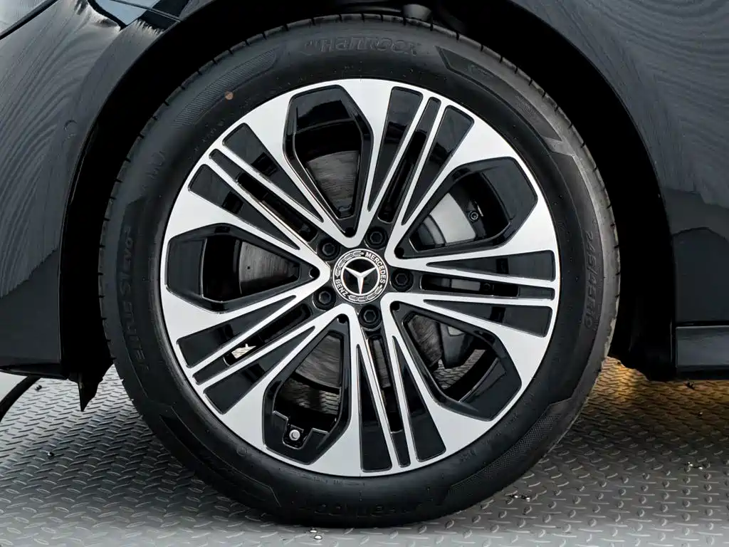 Mercedes-Benz E-Class — миниатюра 10