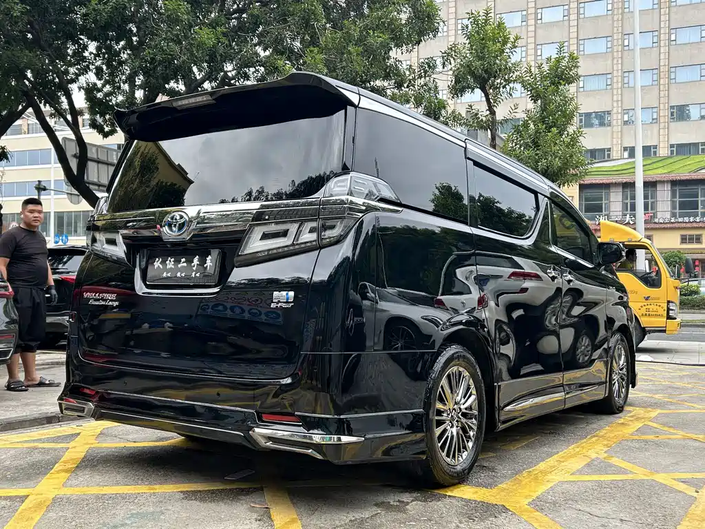 Toyota Vellfire — миниатюра 4