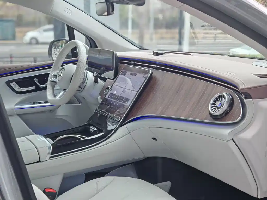 MERCEDES-BENZ EQE SUV