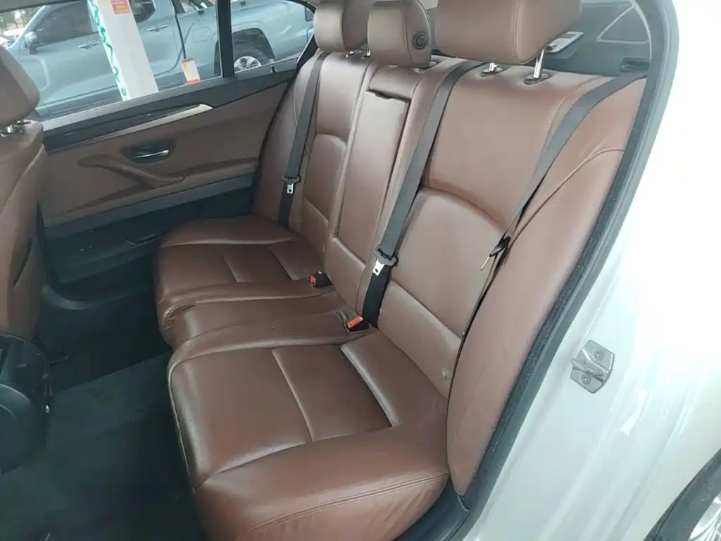 BMW 5 Series — миниатюра 17