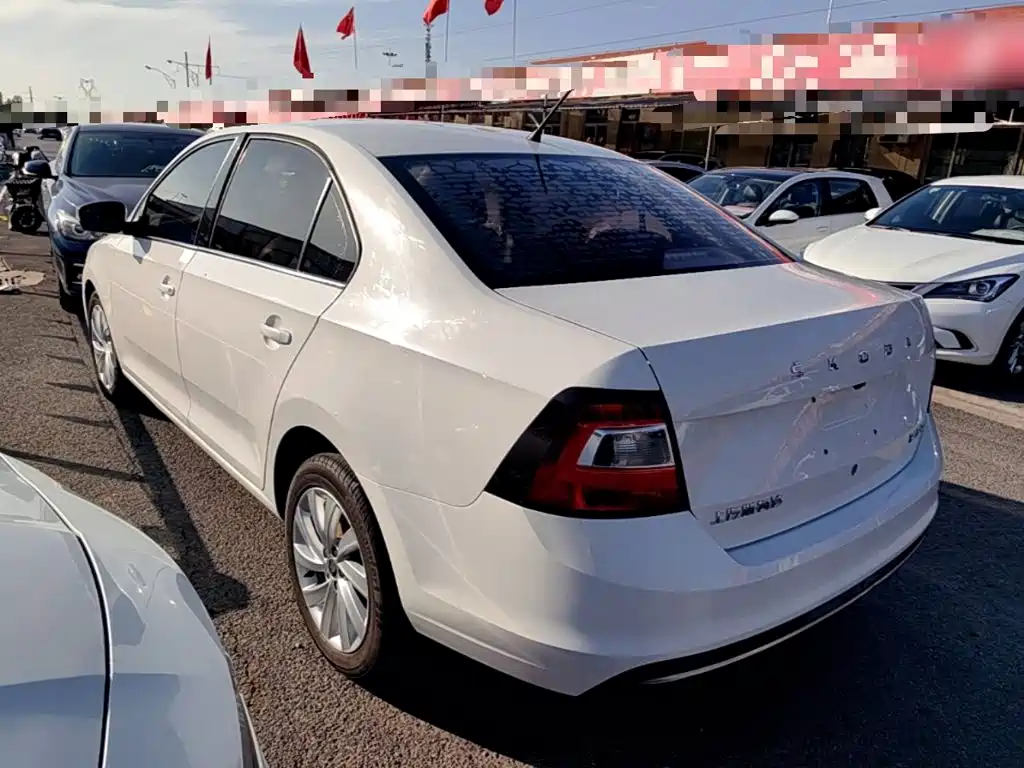 Skoda Rapid — миниатюра 5