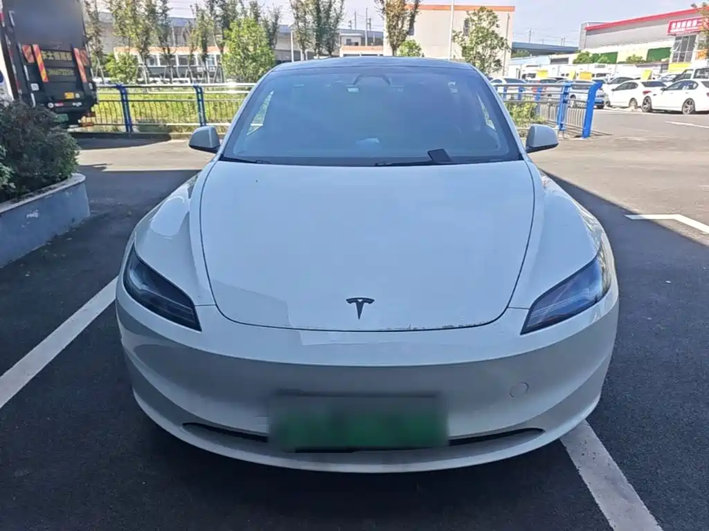 Tesla Model 3 — миниатюра 3