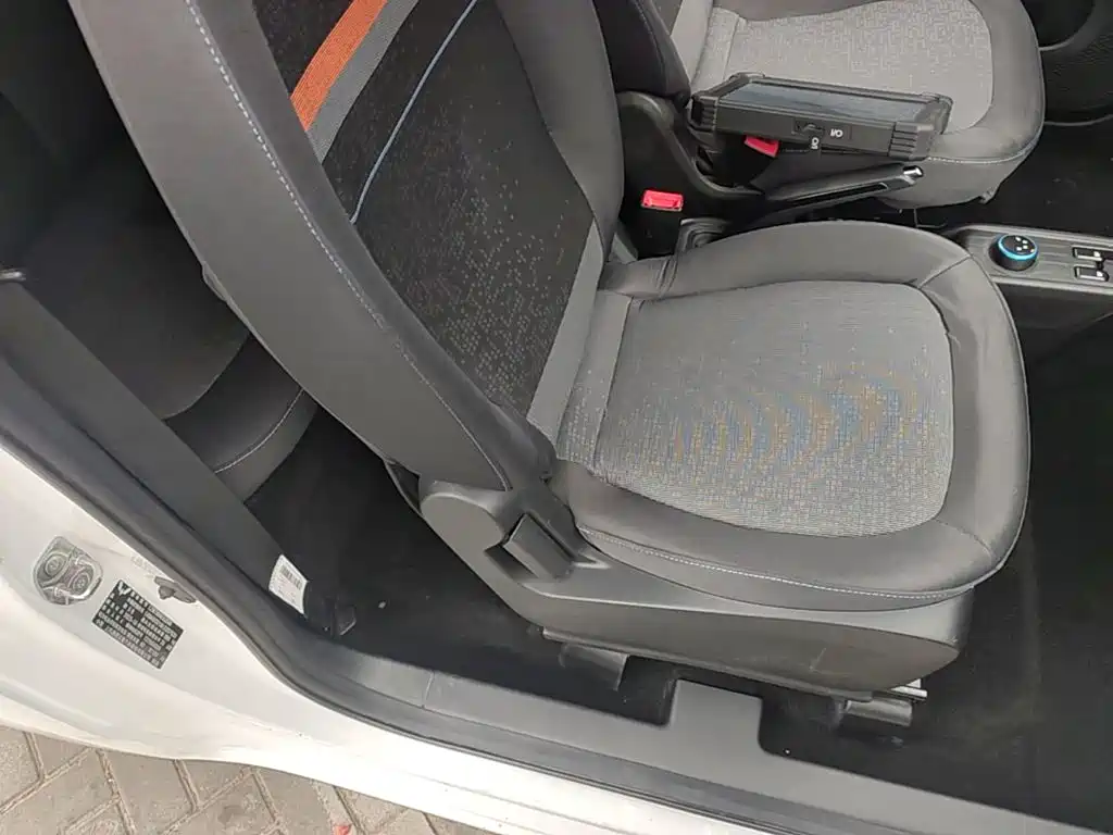 Wuling MINIEV — миниатюра 25