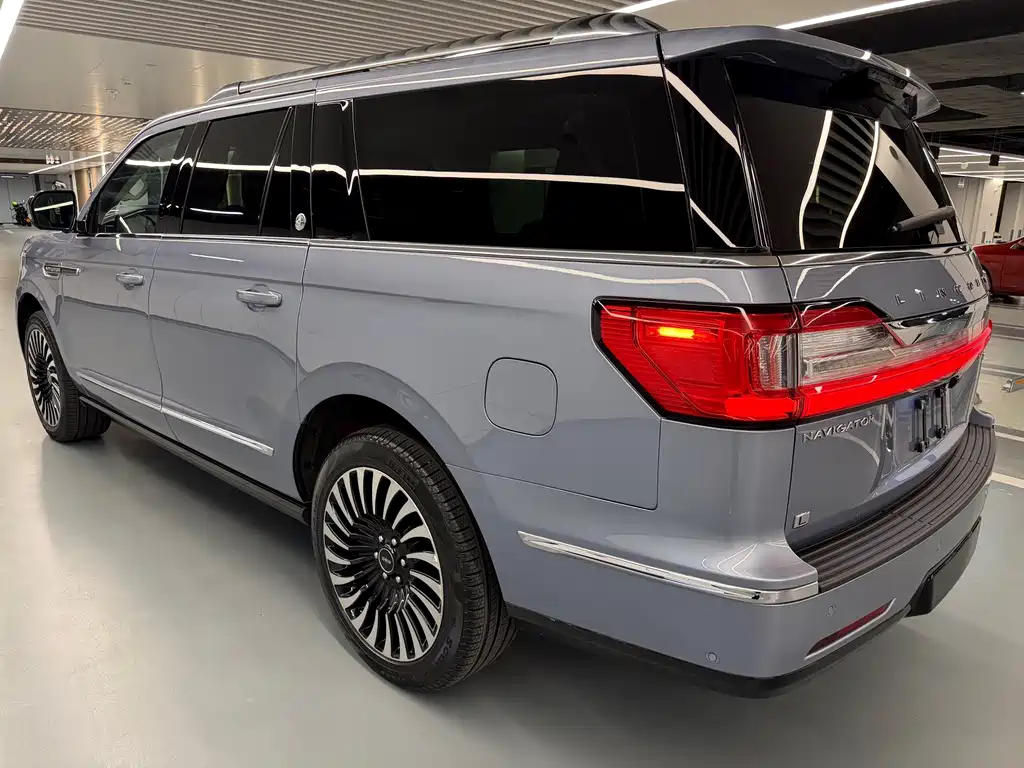 Lincoln Navigator — миниатюра 9