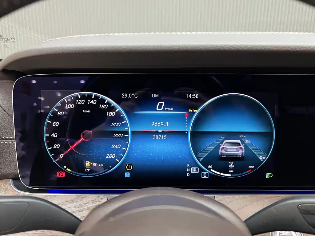 Mercedes-Benz E-Class — миниатюра 6