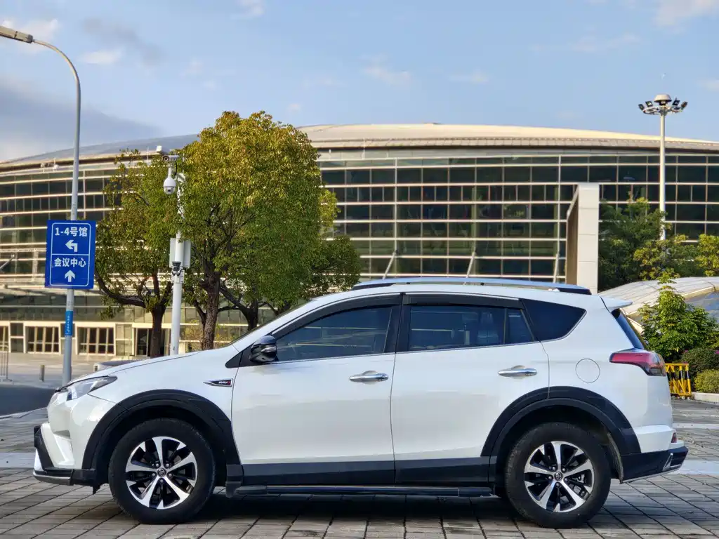 TOYOTA RAV4 RONGFANG