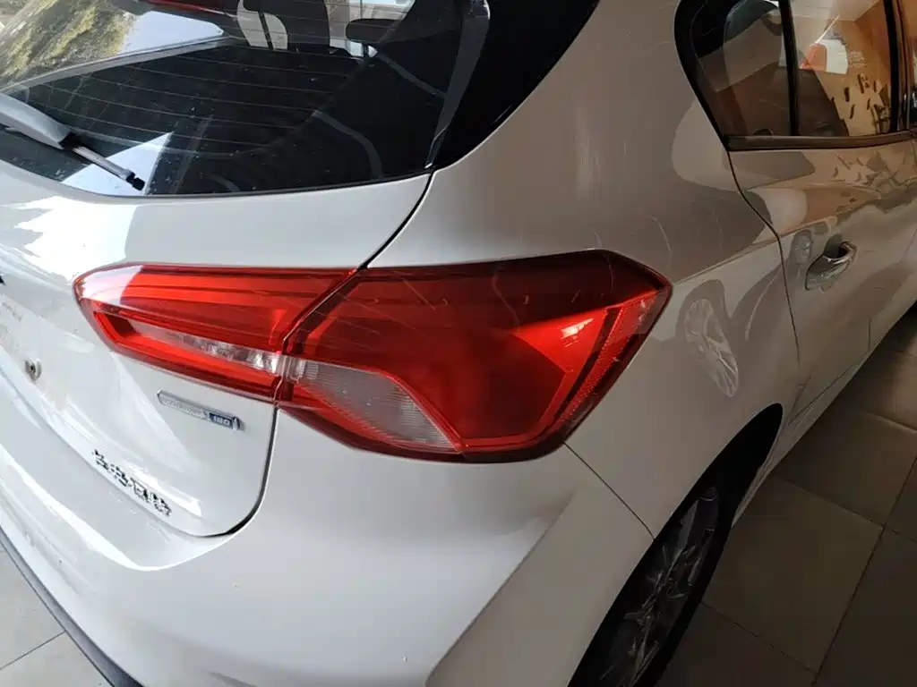 Ford Focus — миниатюра 8