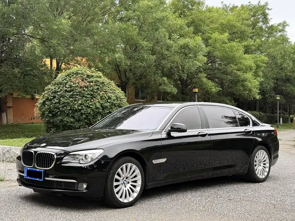 BMW 7 Series — миниатюра 3