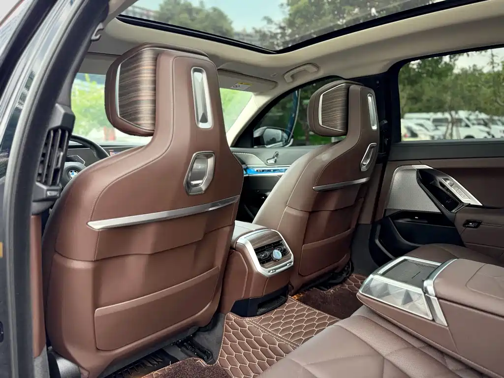 BMW 7 Series — миниатюра 14