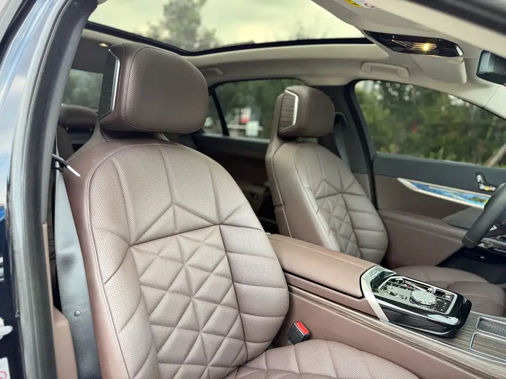 BMW 7 Series — миниатюра 19