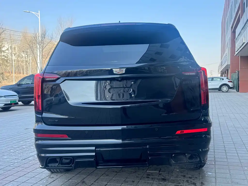 CADILLAC XT6