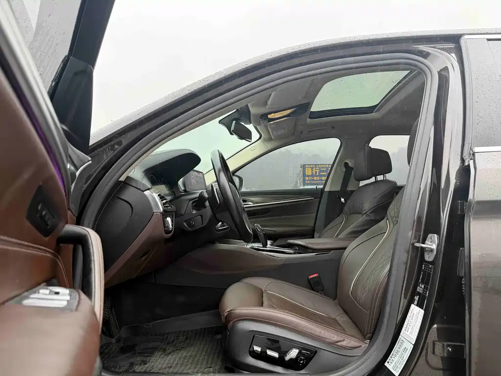 BMW 5 Series — миниатюра 8