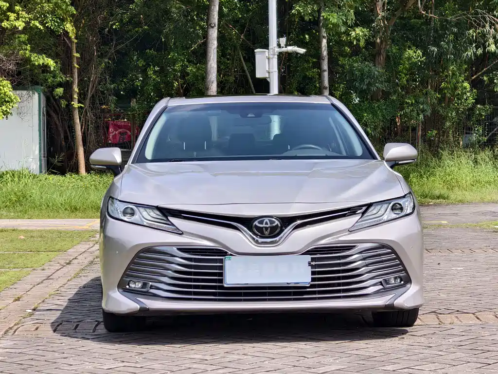 Toyota Camry — миниатюра 2