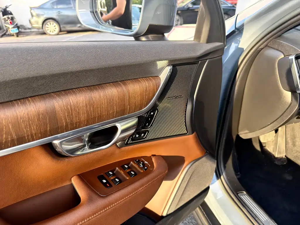 Volvo V90 2023 Cross Country B5 AWD