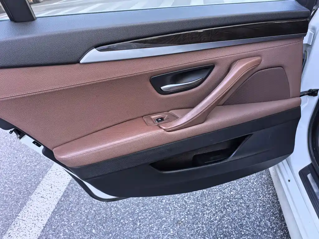 BMW 5 Series — миниатюра 18