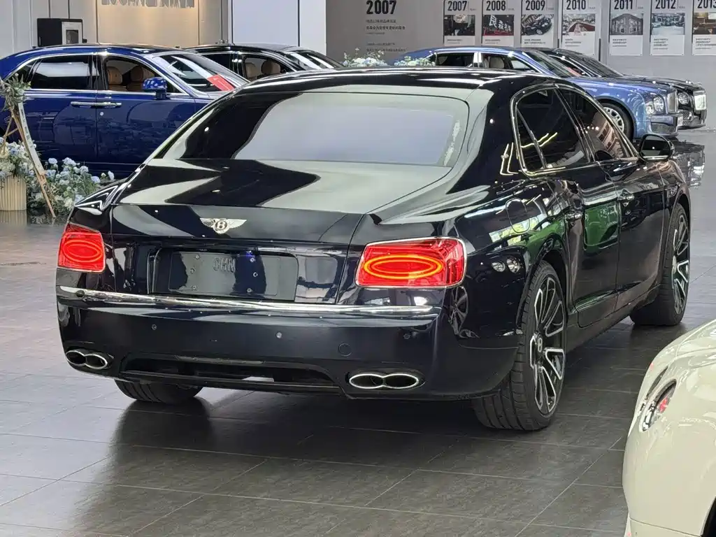 Bentley Flying Spur — миниатюра 6