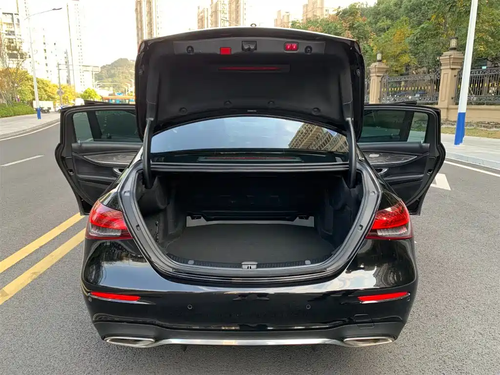 MERCEDES-BENZ E CLASS