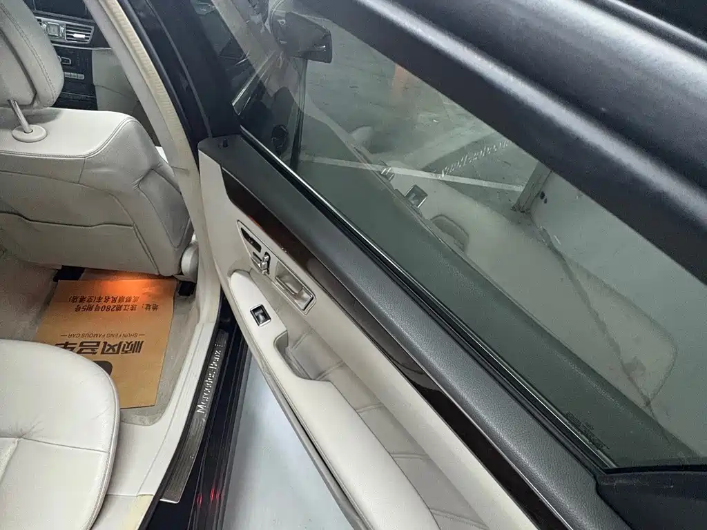 Mercedes-Benz E-Class — миниатюра 10