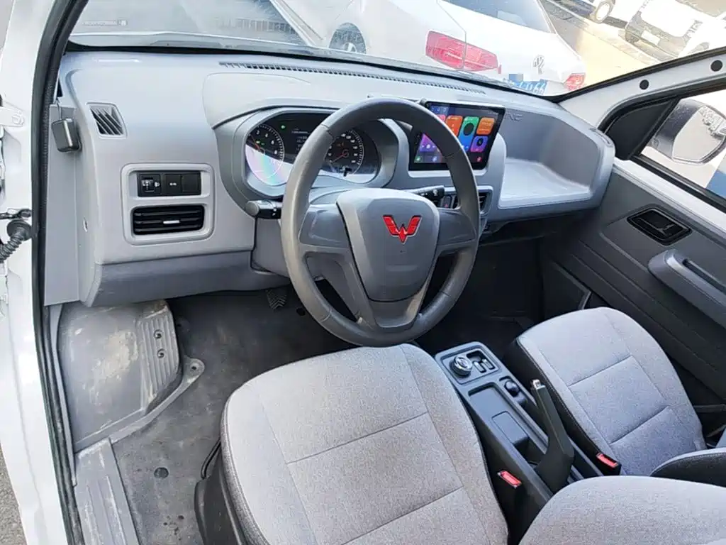 Wuling Yangguang — миниатюра 10