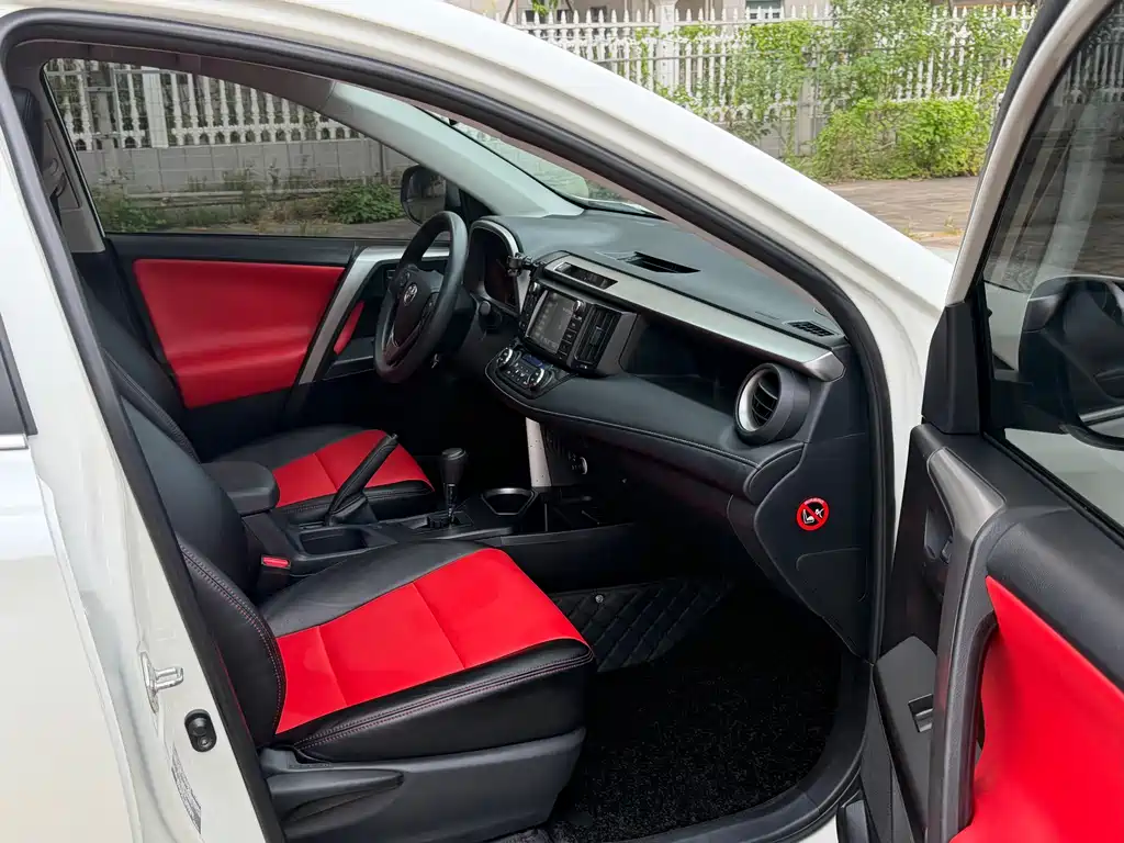 Toyota RAV4 — миниатюра 12