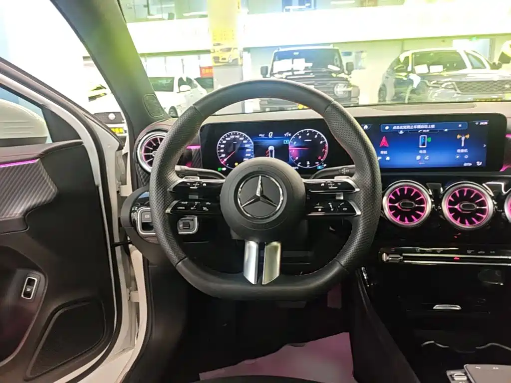 Mercedes-Benz A-Class — миниатюра 11