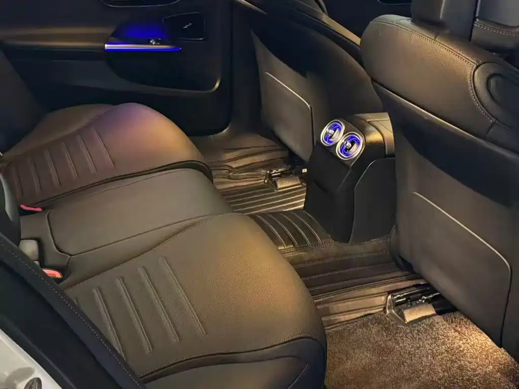 Mercedes-Benz C-Class — миниатюра 4