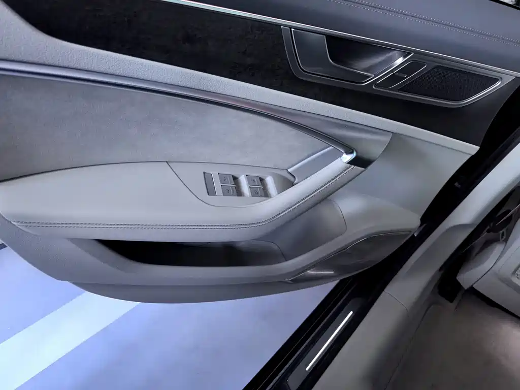 Audi A6L — миниатюра 9