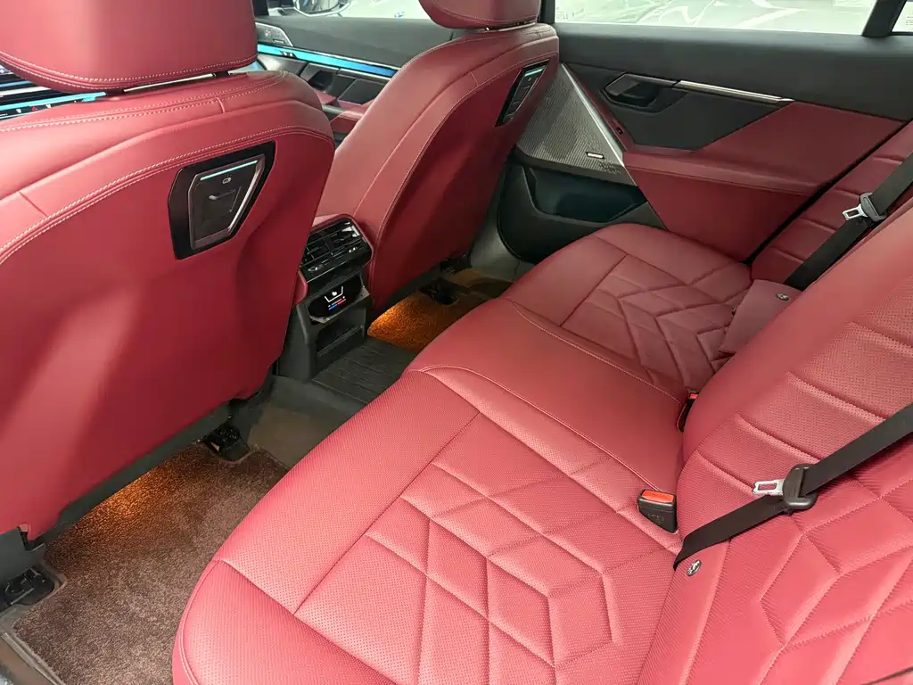 BMW 5 Series — миниатюра 12