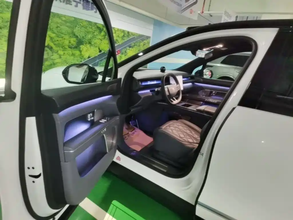 NIO ES8 — миниатюра 16