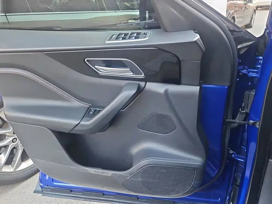 Jaguar F-PACE — миниатюра 7
