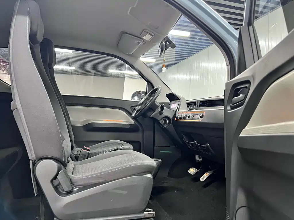 Wuling MINIEV — миниатюра 10