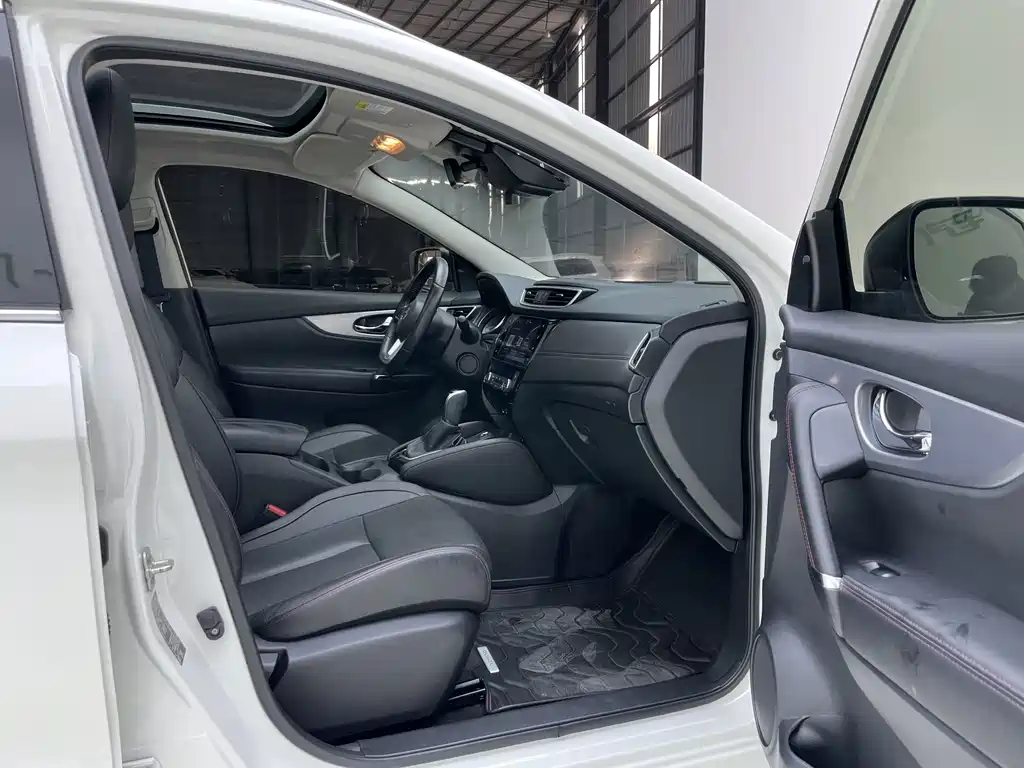 Nissan Qashqai — миниатюра 9