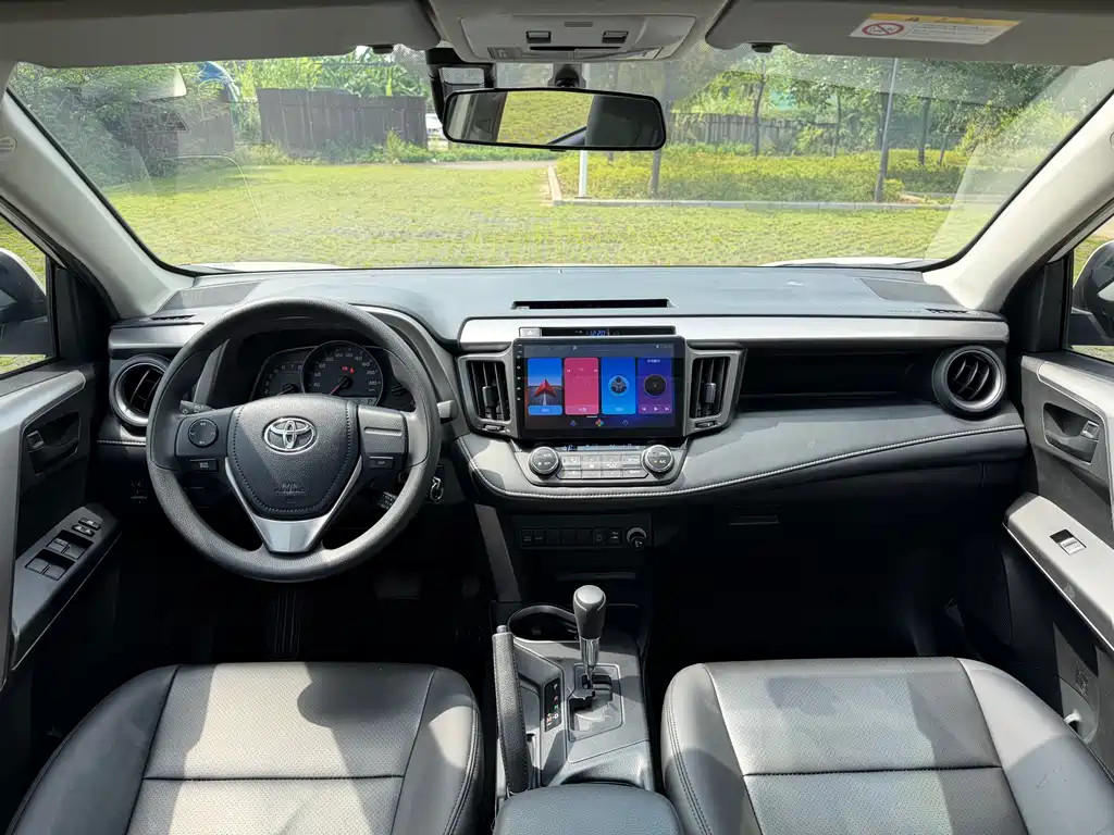 Toyota RAV4 — миниатюра 7