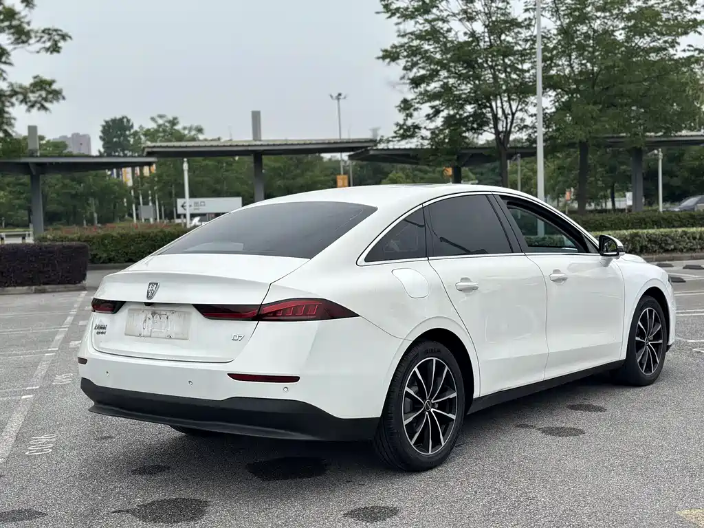 Roewe D7 2025 DMH 125km Champion