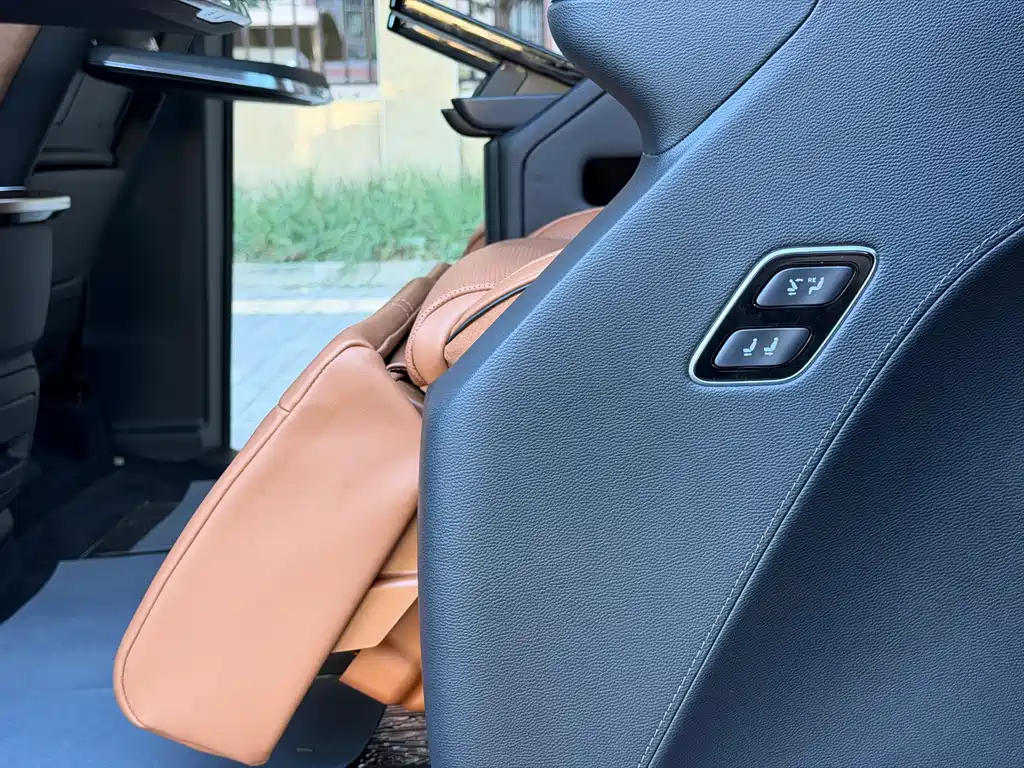 Hongqi Hongqi HQ9 PHEV — миниатюра 13