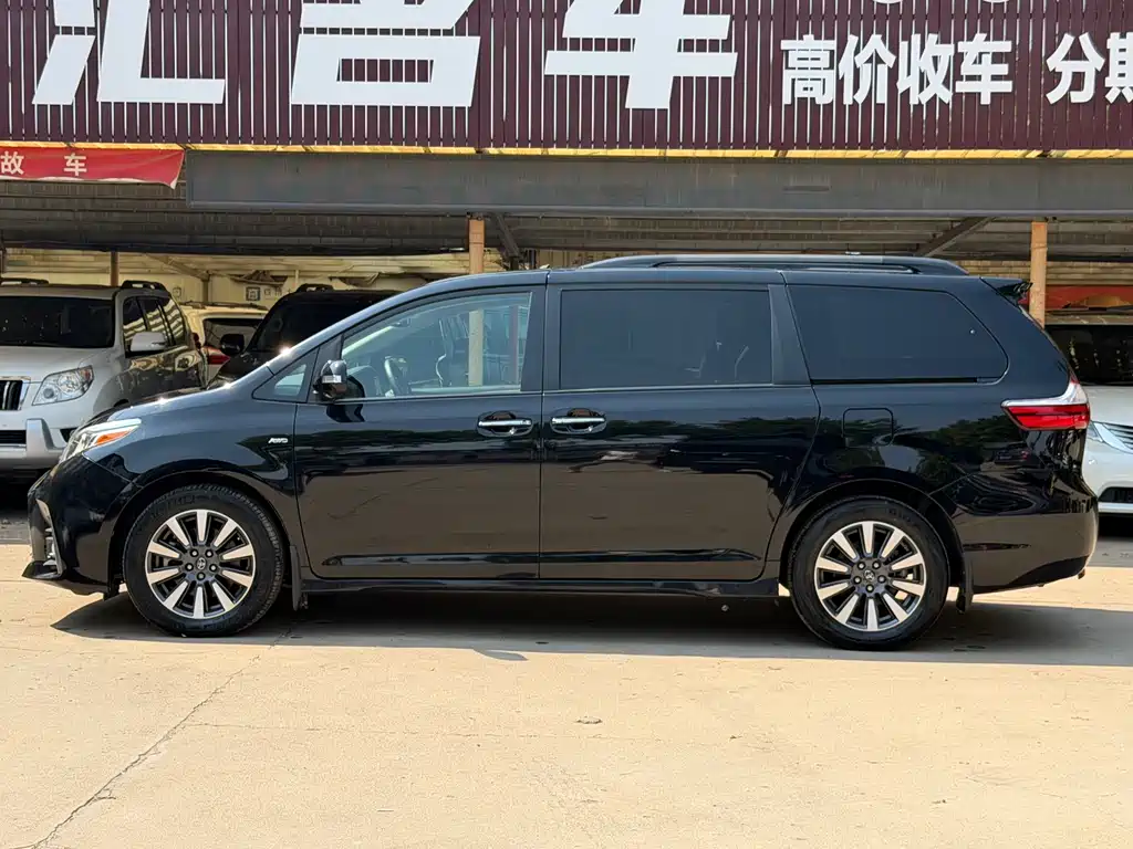 Toyota Sienna — миниатюра 4